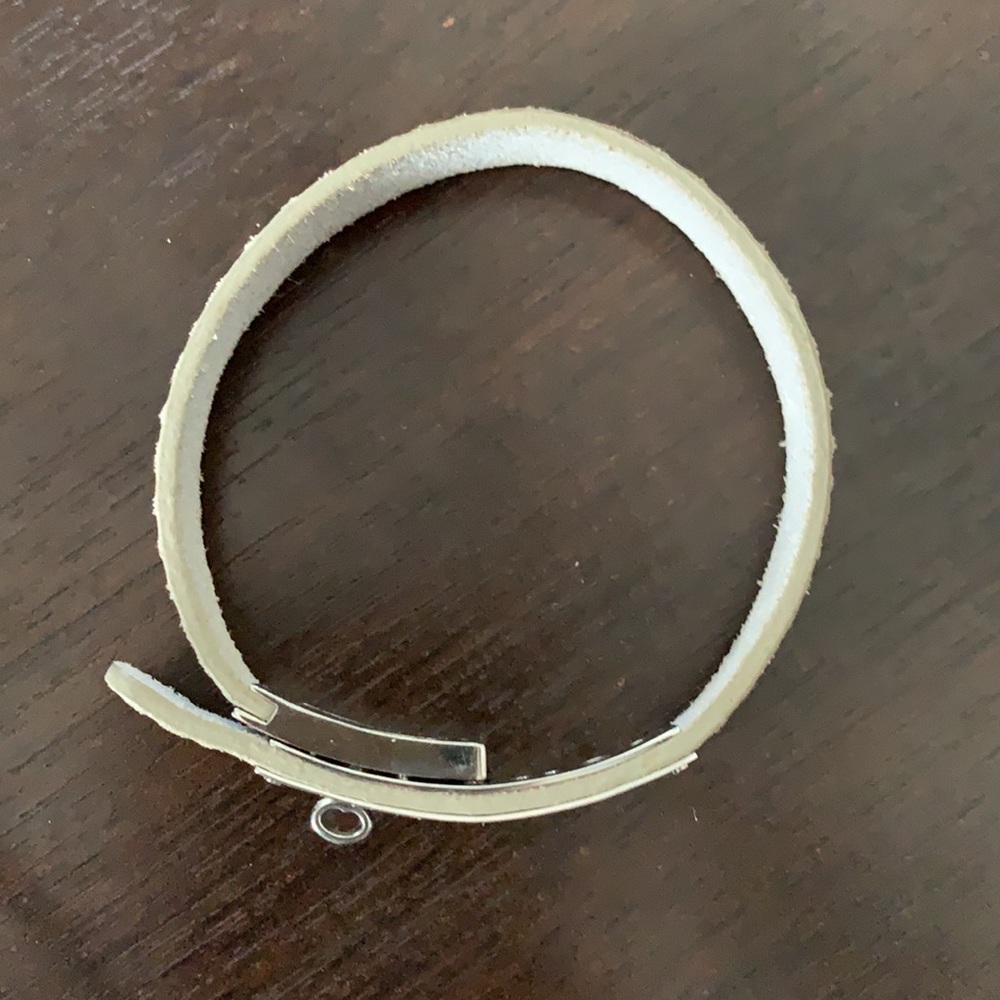 Fossil Snake Embossed Leather Turn-lock Bracelet - Picture 4 of 6